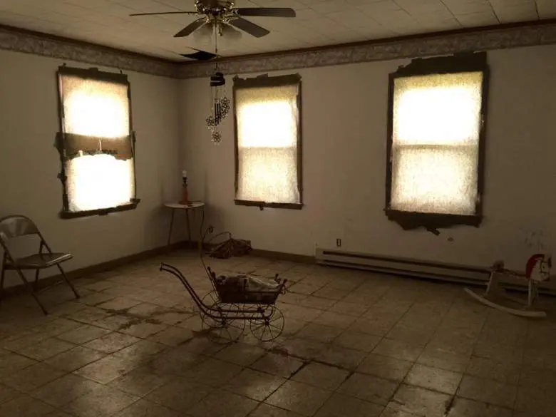 The haunted Monroe House in Hartford City, Indiana, investigated during a LiveSciFi ghost hunt